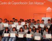 Jóvenes San Marquinos se gradúan en hotelería y atención al cliente.
