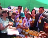 Productores exponiendo sobre buenas prácticas agrícolas.