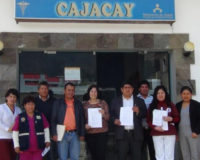 Entrega de equipos médicos al centro de salud de Cajacay.