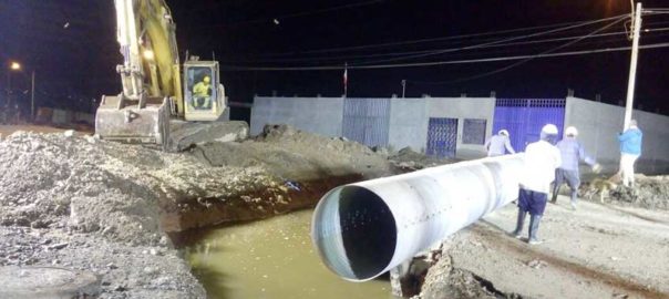 Una Sola Fuerza: trabajo conjunto con socios estratégicos para instalar tuberías y desaguar los aniegos en Huarmey